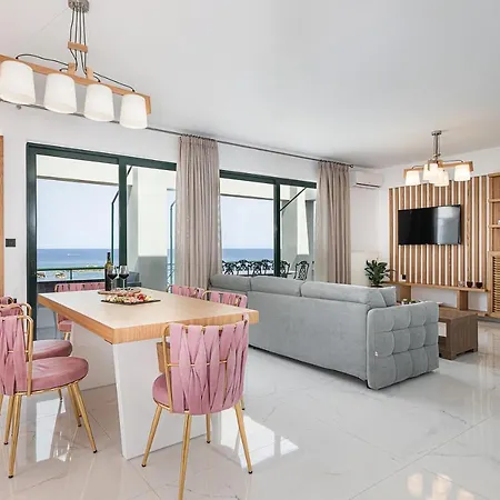 Elia Penthouse *