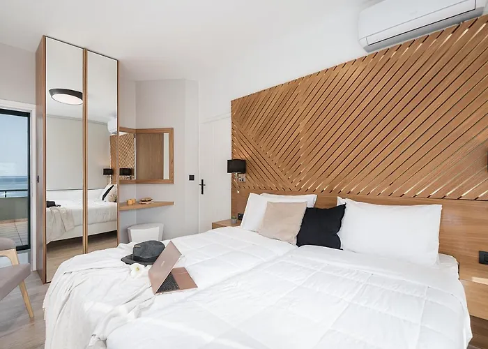 Elia Penthouse 하니아